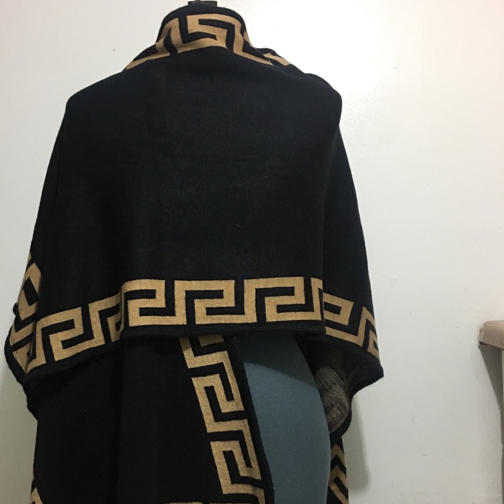 🌸MAKE AN OFFER🌸 Black/Tan Greek Fashion Poncho